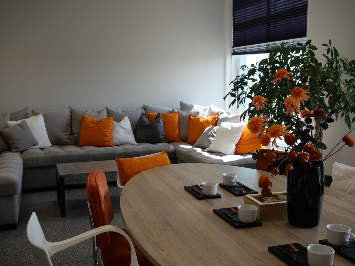 De lounge op het kantoor van speakup