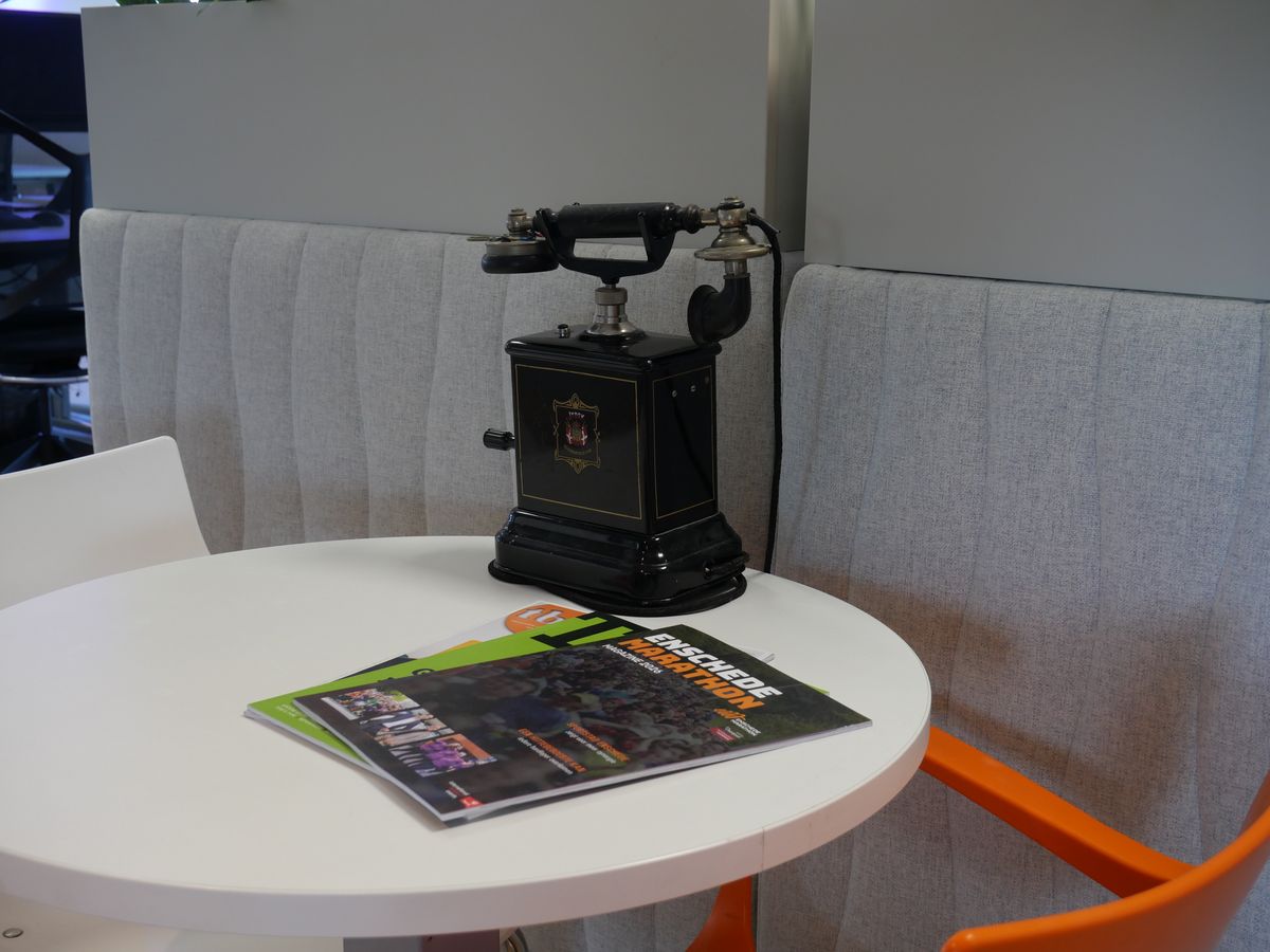 Klassieke telefoon op het kantoor van speakup