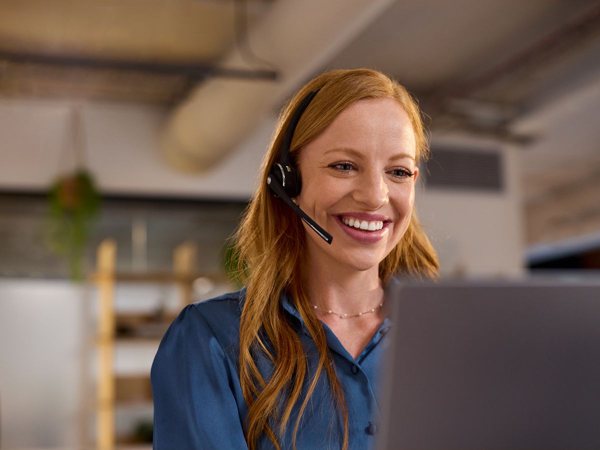 Klantenservicemedewerker met headset