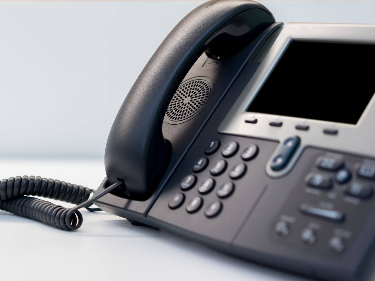 Vaste zakelijke telefoon op een bureau